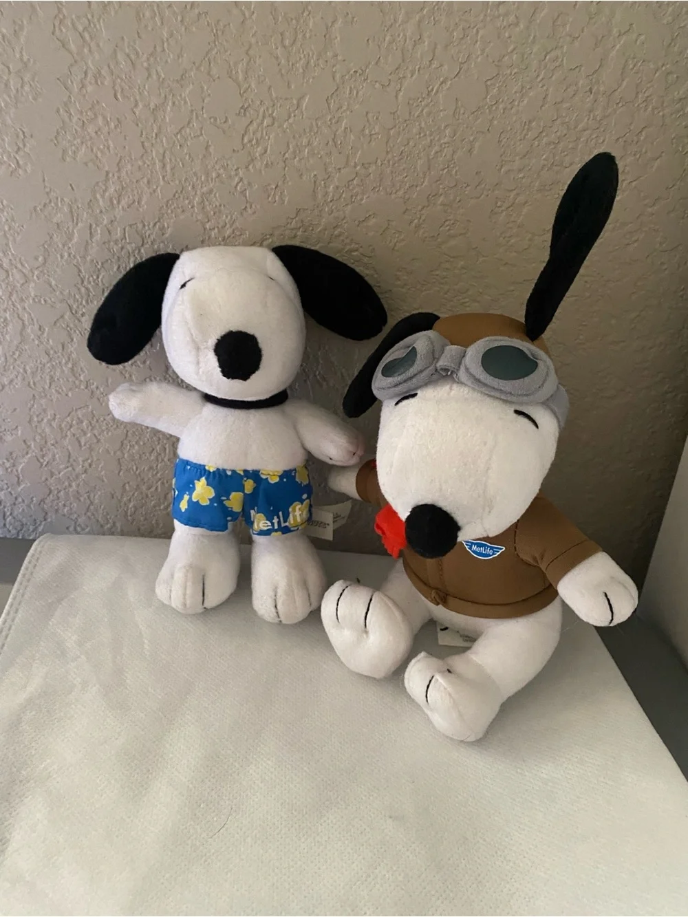 Metlife Peanuts Snoopy Plush Lot 2 Beagle Dogs Pilot Swimsuit 6 Inch